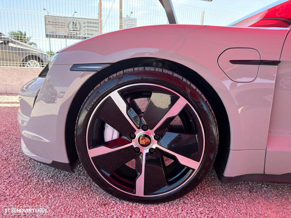 Porsche Taycan Turbo - 8
