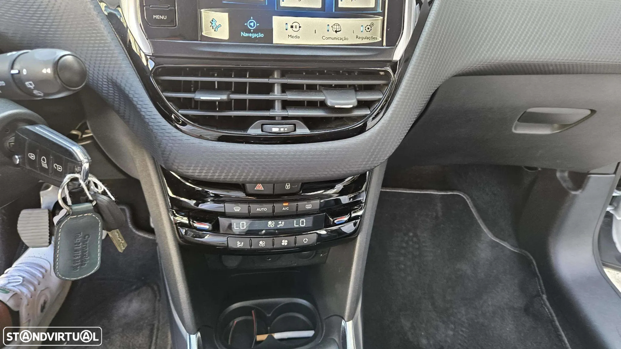 Peugeot 2008 1.2 PureTech Allure - 17