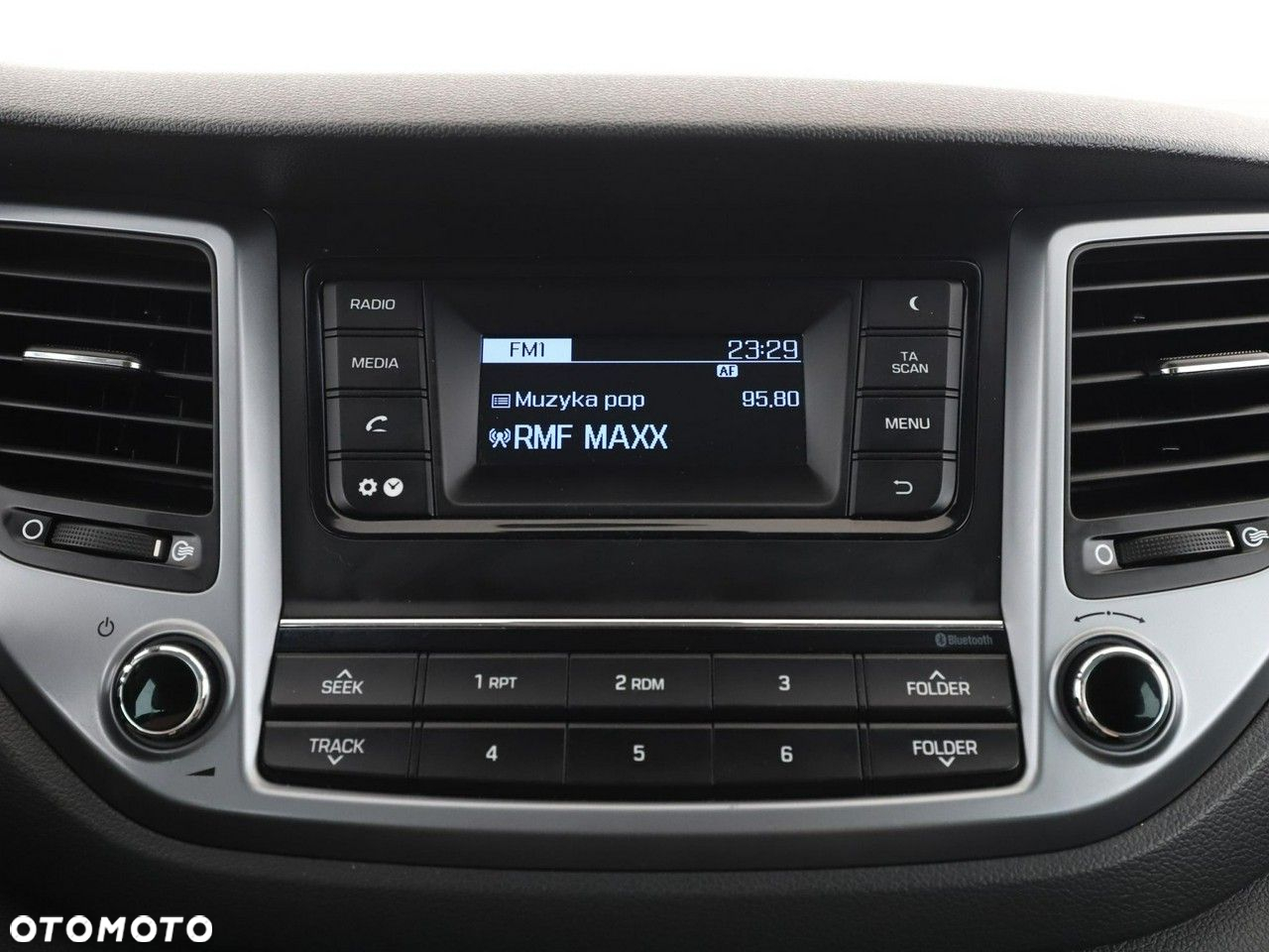 Hyundai Tucson 1.7 CRDI BlueDrive Comfort 2WD - 23
