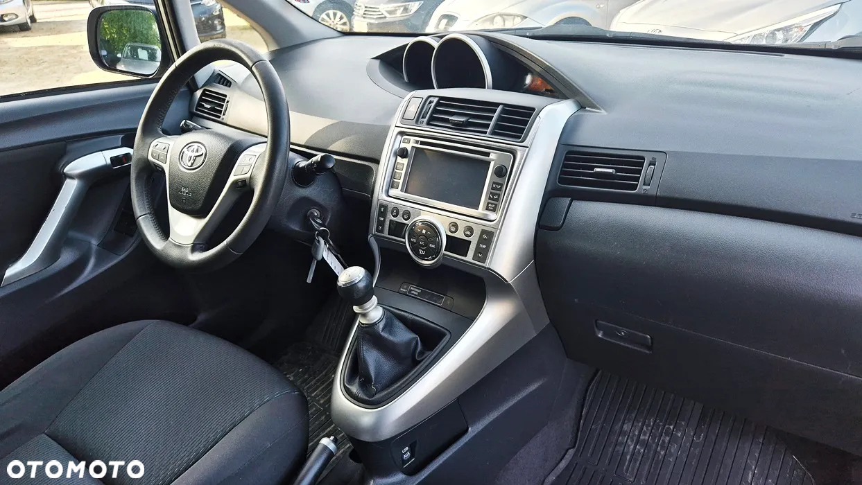Toyota Verso 1.8 Executive - 37