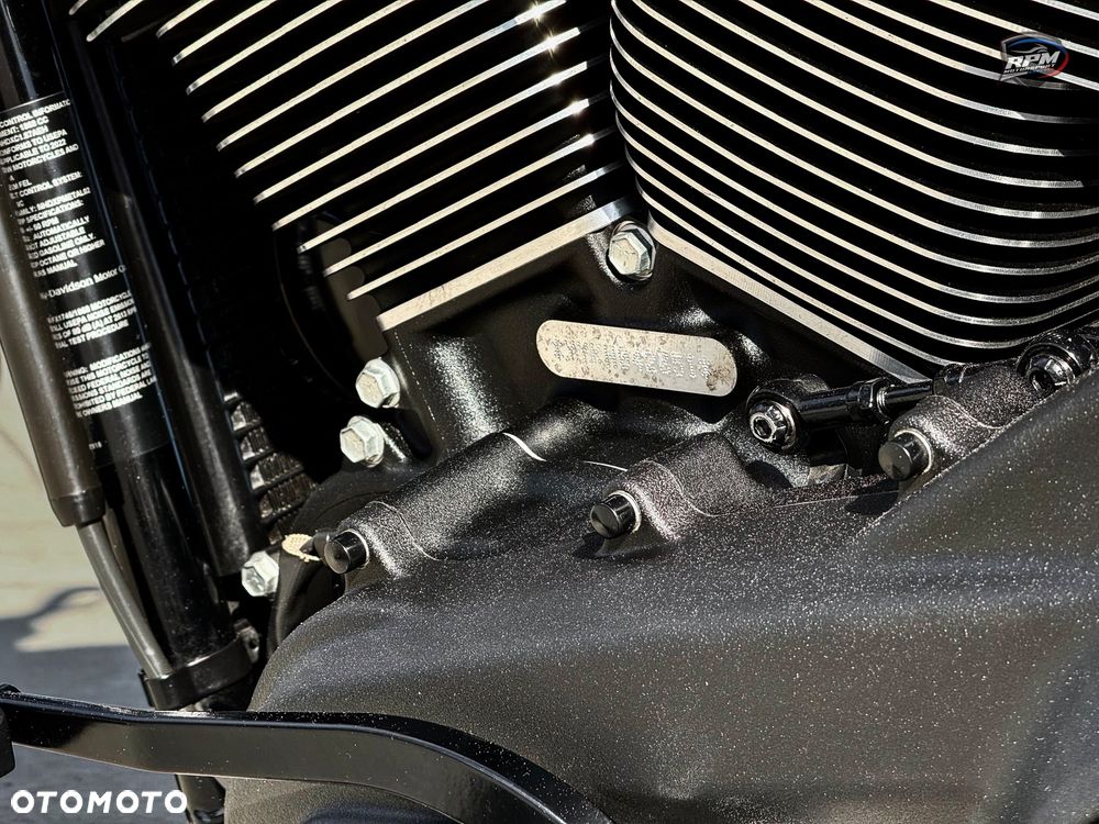 Harley-Davidson Softail Street Bob - 22