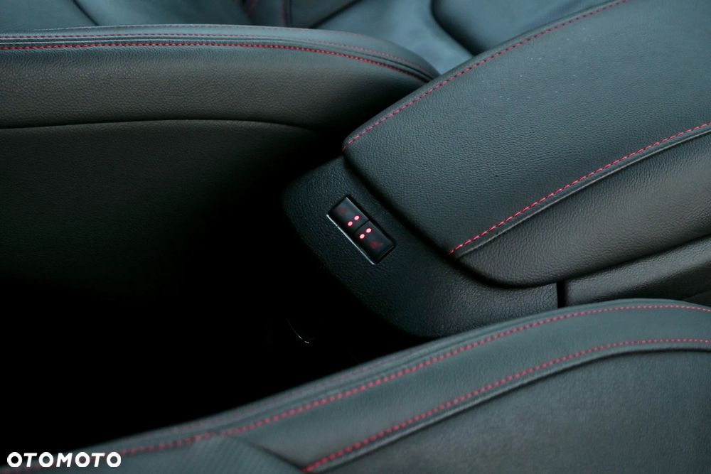 Ford Mondeo 2.0 TDCi ST-Line PowerShift - 38