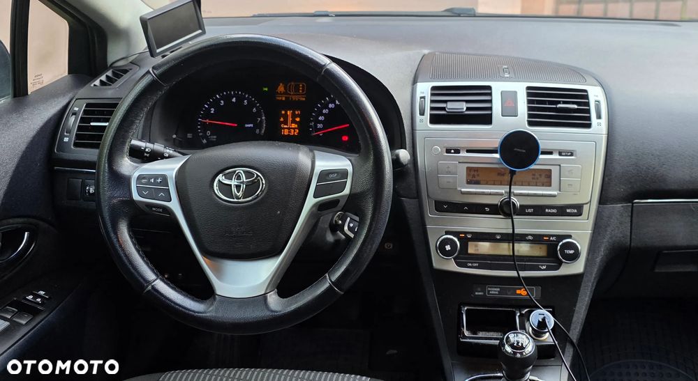 Toyota Avensis 1.6 Active - 8