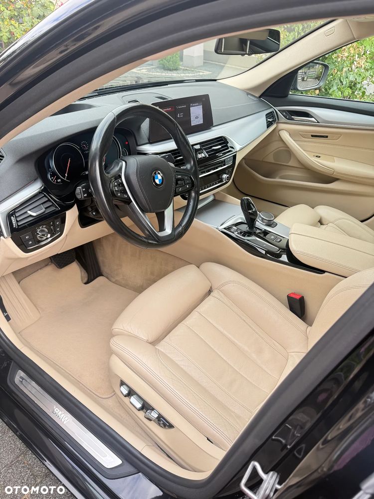 BMW Seria 5 525d Sport Line - 13
