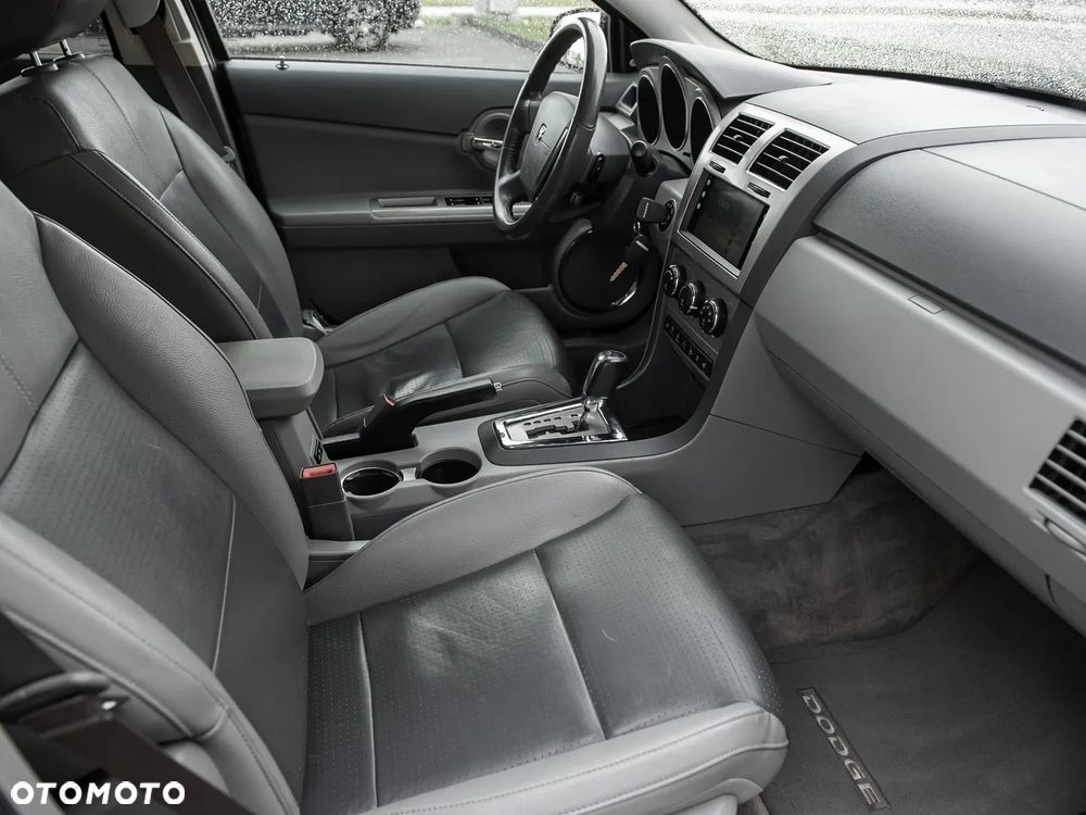Dodge Avenger - 27