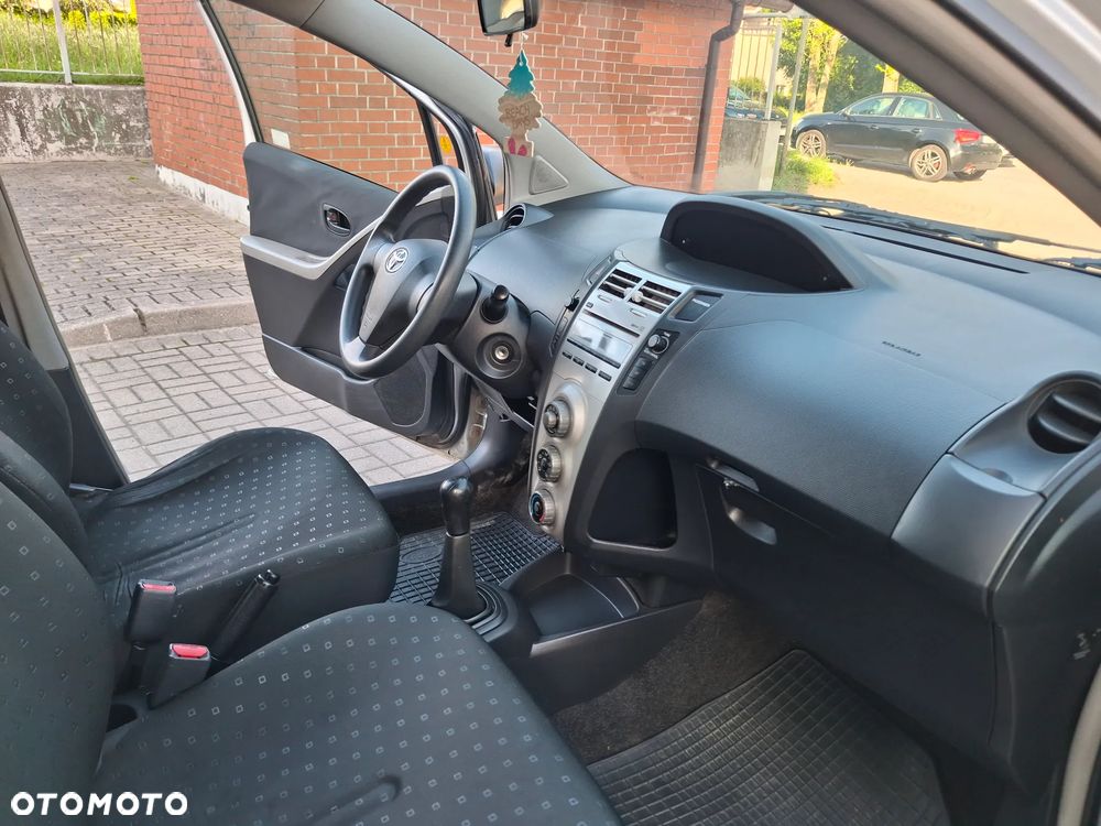 Toyota Yaris 1.0 Luna A/C - 22