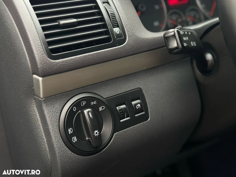 Volkswagen Touran 2.0 TDI DPF DSG Trendline - 30