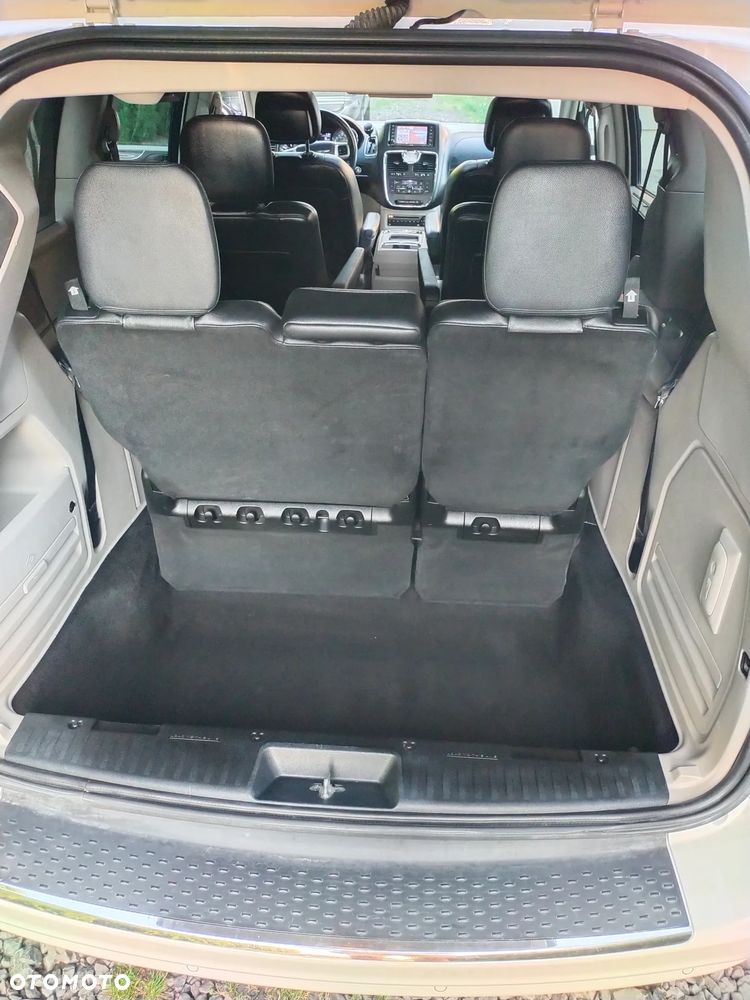 Chrysler Town & Country 3.6 Limited - 33