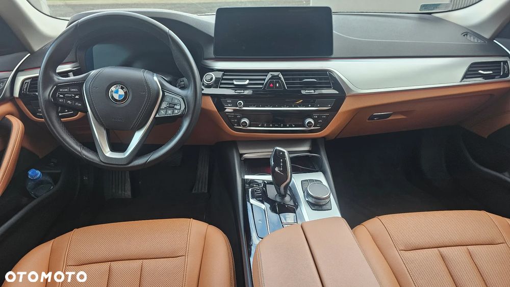 BMW Seria 5 520d xDrive mHEV - 11