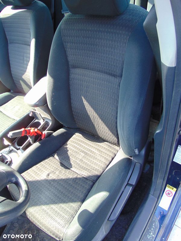 FOTEL LEWY KIEROWCY EUROPA TOYOTA COROLLA E15 - 1