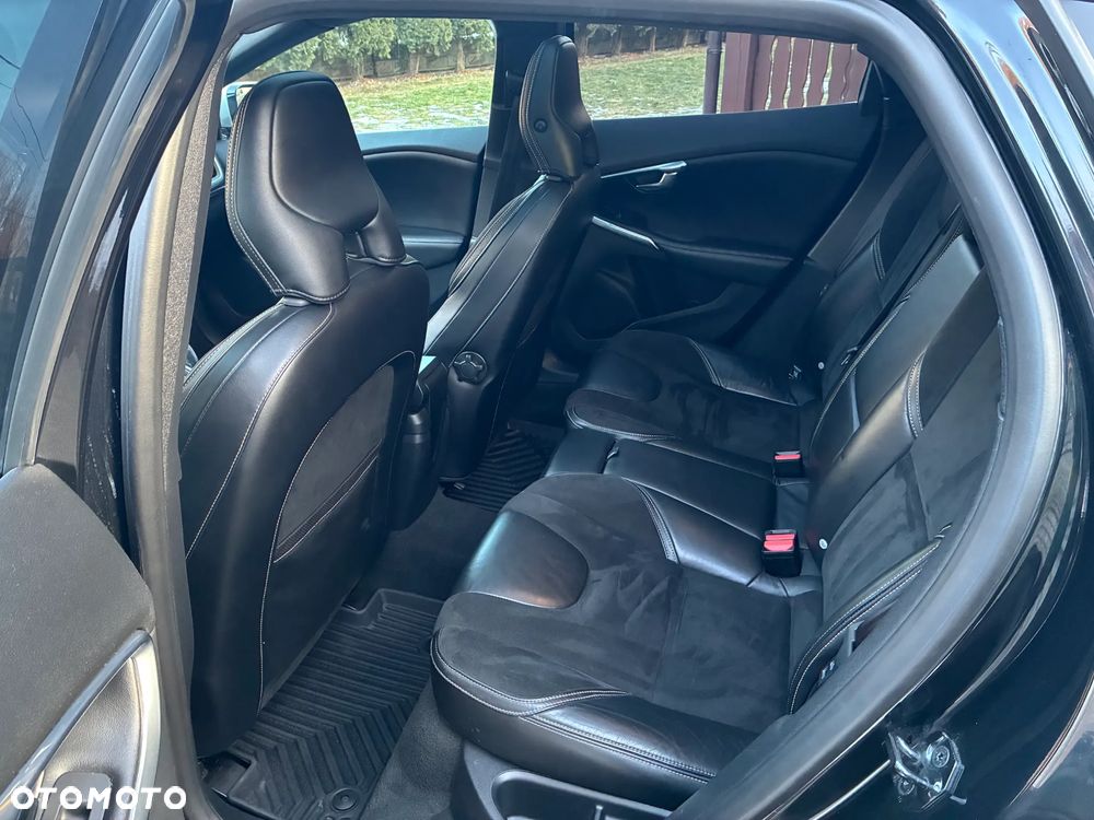 Volvo V40 T3 R-Design - 24