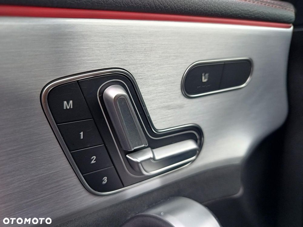 Mercedes-Benz CLA 220 4-Matic 7G-DCT - 24