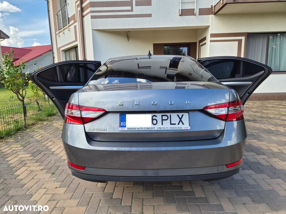 Skoda Superb 2.0 TDI DSG Ambition - 28
