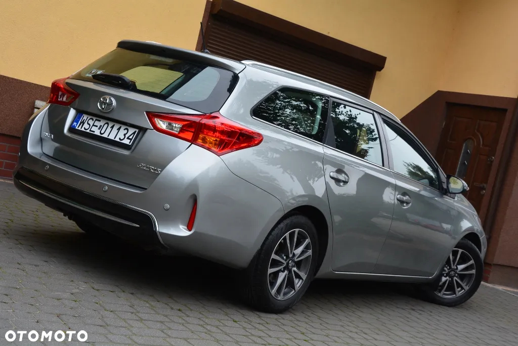 Toyota Auris 1.6 Premium Comfort - 6