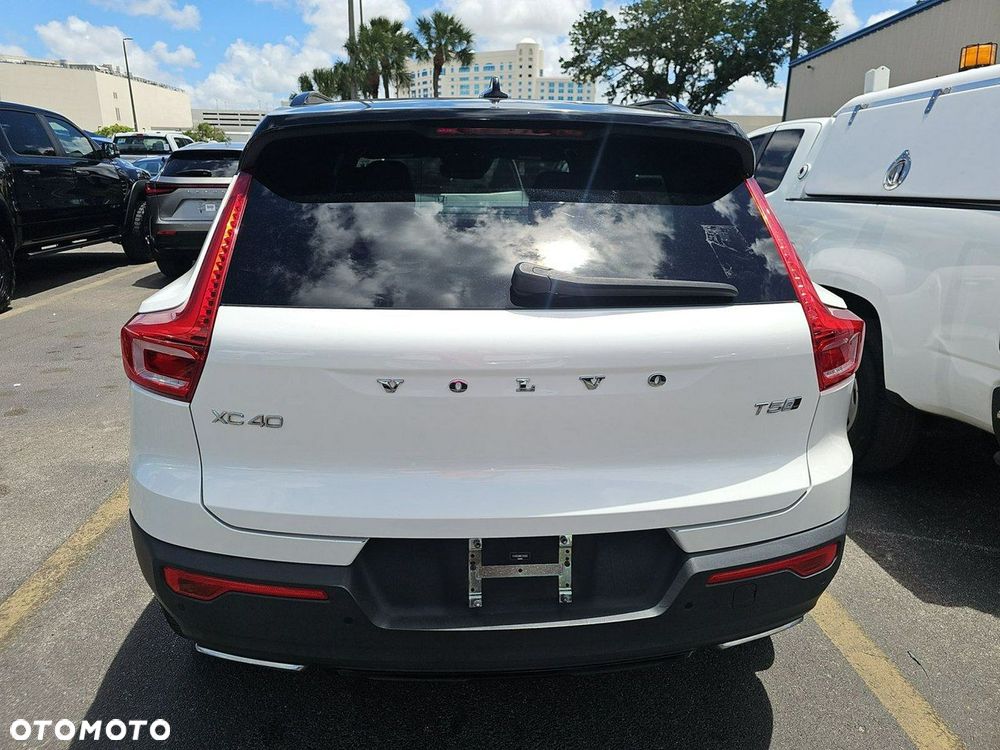 Volvo XC 40 T5 AWD R-Design - 6