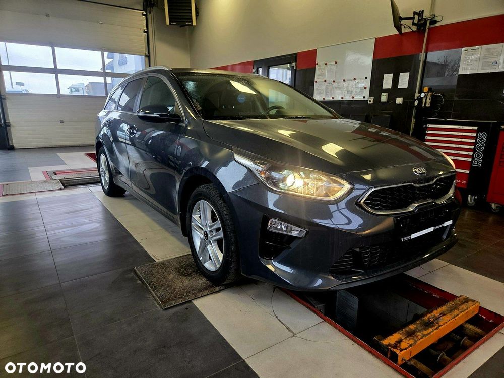 Kia Ceed - 36