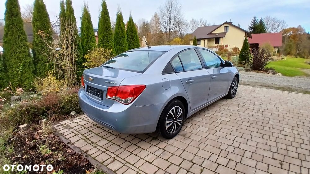 Chevrolet Cruze 1.6 - 9