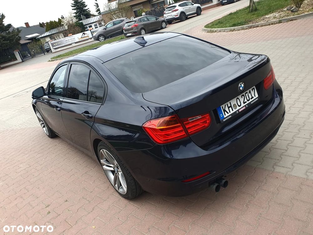 BMW Seria 3 328i Sport Line - 17