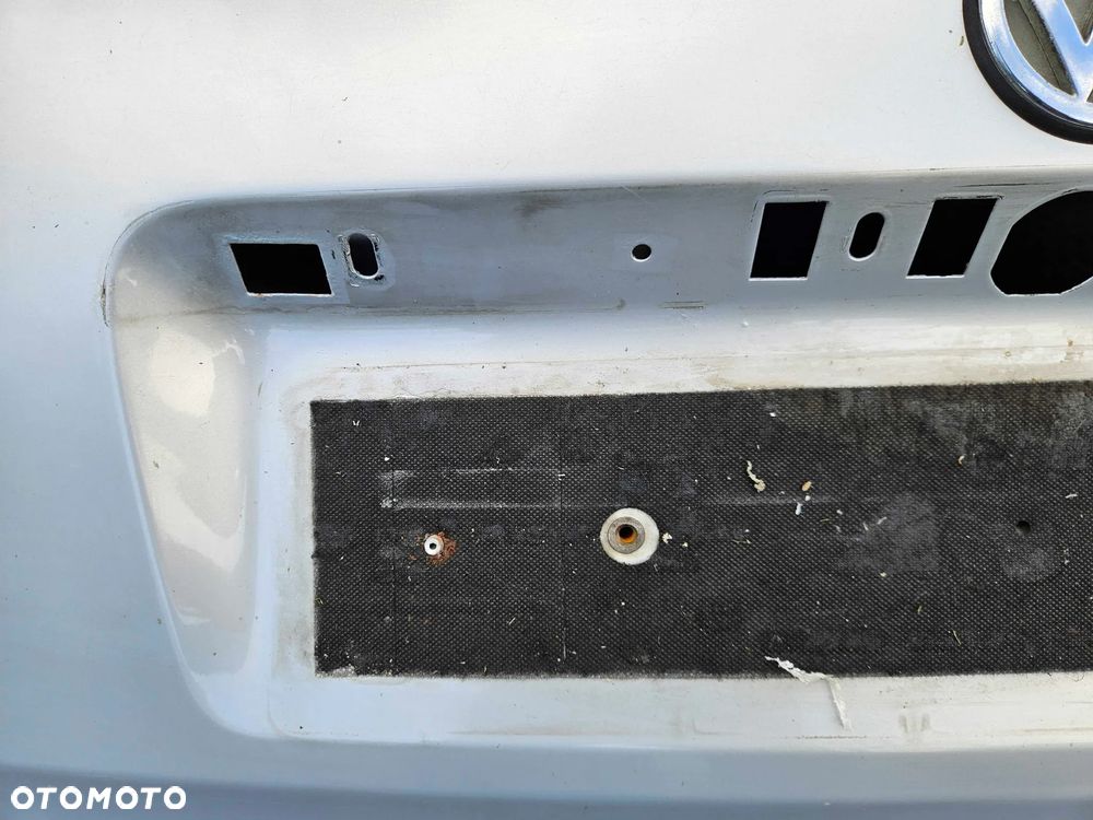 Klapa Pokrywa Bagażnika Tył Tylna Srebrna LA7W Znaczek Napis VW Passat B5 Sedan 97r - 9