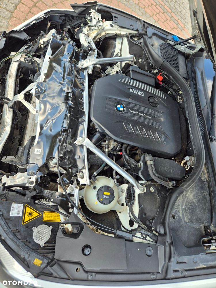 BMW Seria 8 - 22