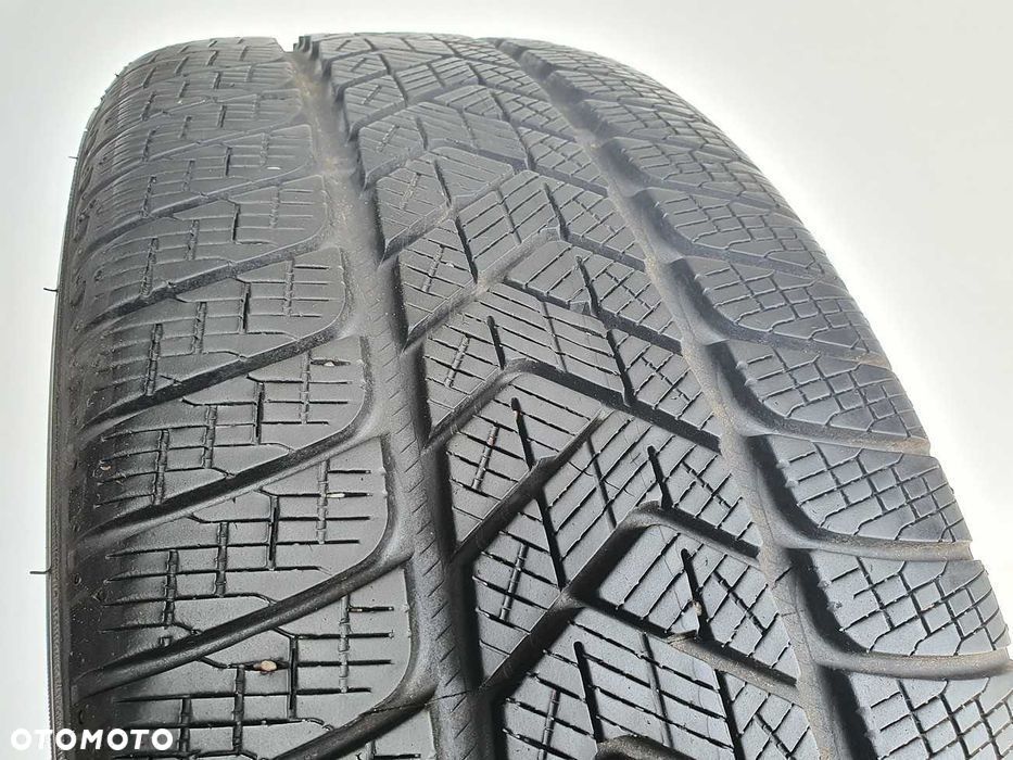 1x Opona zimowa 235/60/18 PIRELLI Scorpion Winter - 103H MO 7mm