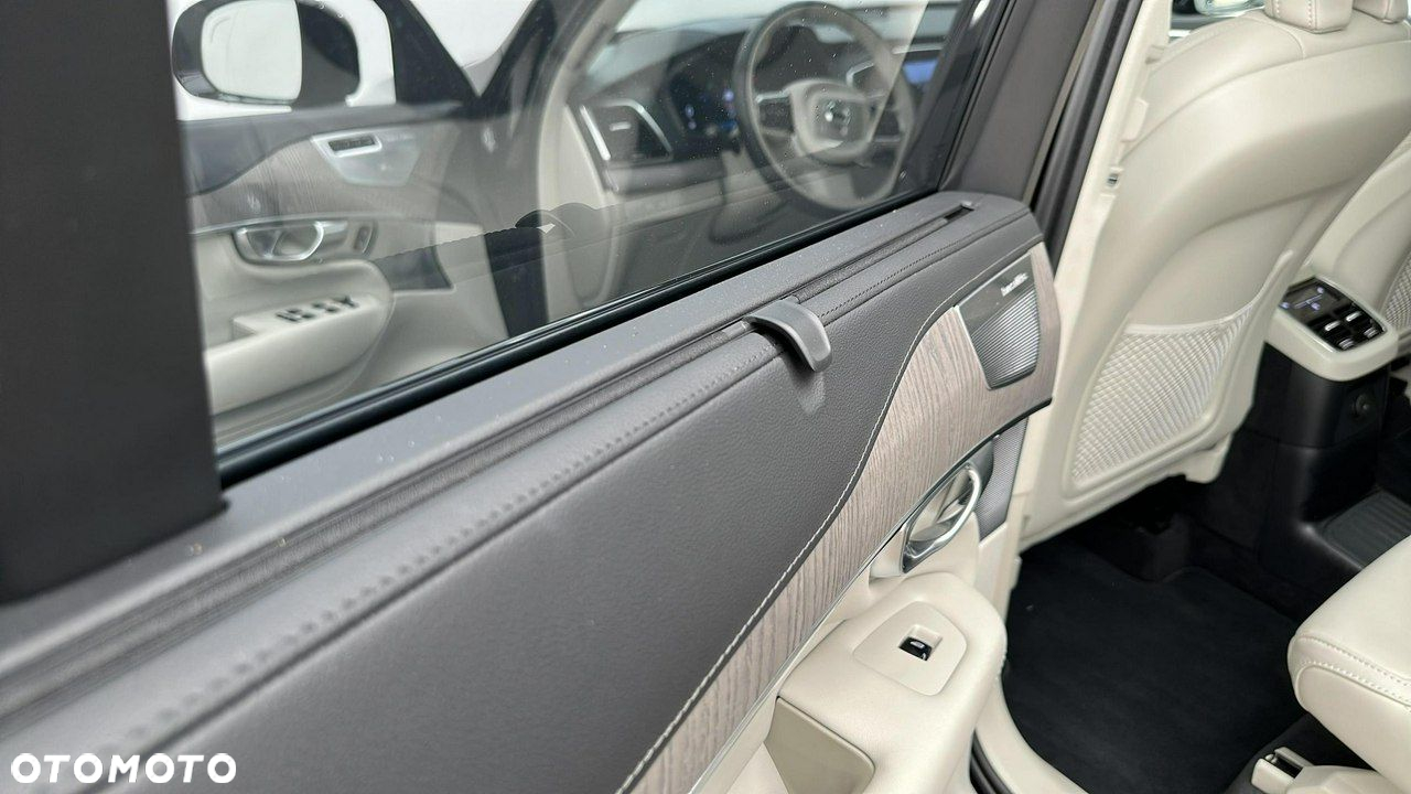 Volvo XC 90 T8 AWD Plug-In Hybrid Ultimate Dark 7os - 29