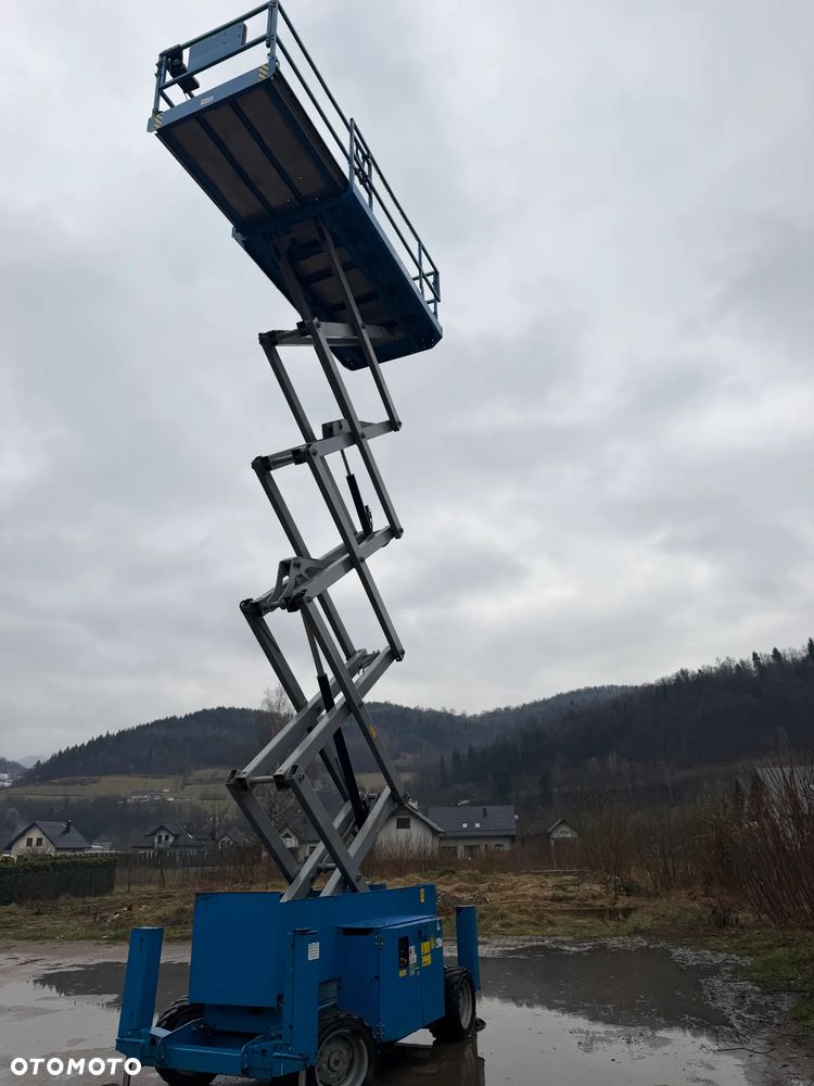 Genie Zwyżka Terenowa GS-4069RT Podnośnik Nożycowy Dźwig 14,5 metra jak Nowa z salonu! 960 mtg. 2013 rok, Pochodzi z Norweskiego urzędu Komuny. Zadbana! 4x4 Silnik Kubota. Zero Luzów i wycieków. Aktualne Serwisy DEKRA BMWT. Wysuwany Balkon. Sterowana z dołu i góry. Okazja Tanio !! Dokumentacja! Bez DPF, adBLUE - 36