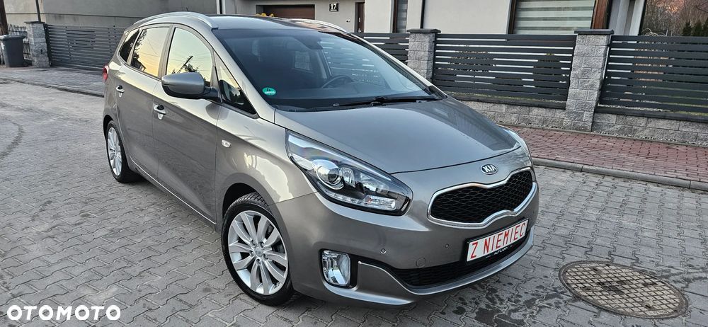 Kia Carens - 12