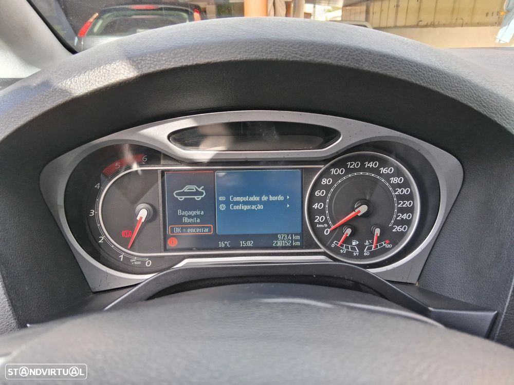 Ford S-Max 2.0 TDCi Titanium 7L - 25