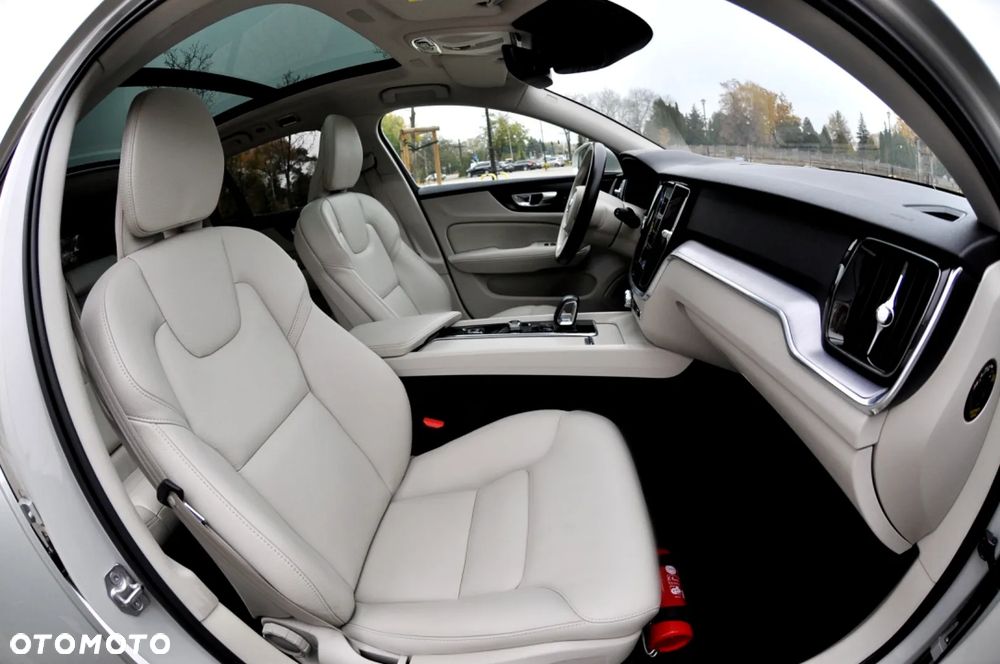 Volvo V60 B4 D Geartronic Momentum Pro - 22
