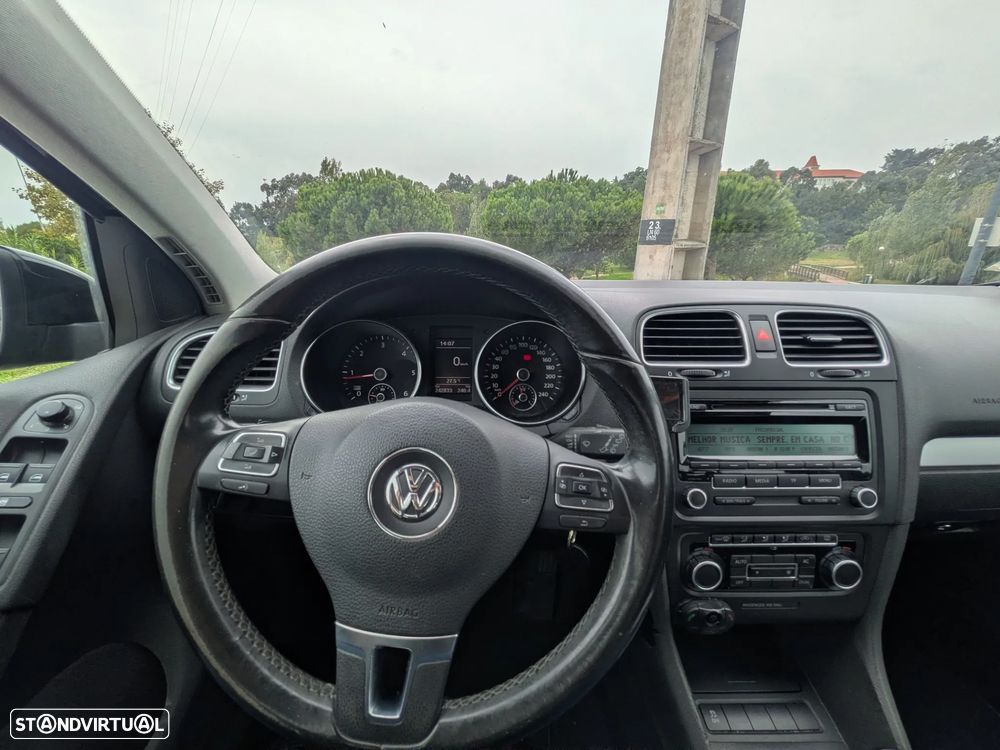 Volkswagen Golf 1.6 TDi Edition — fotografia 9