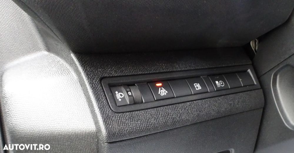 Peugeot 3008 Hybrid 225 e-EAT8 Allure Pack - 28