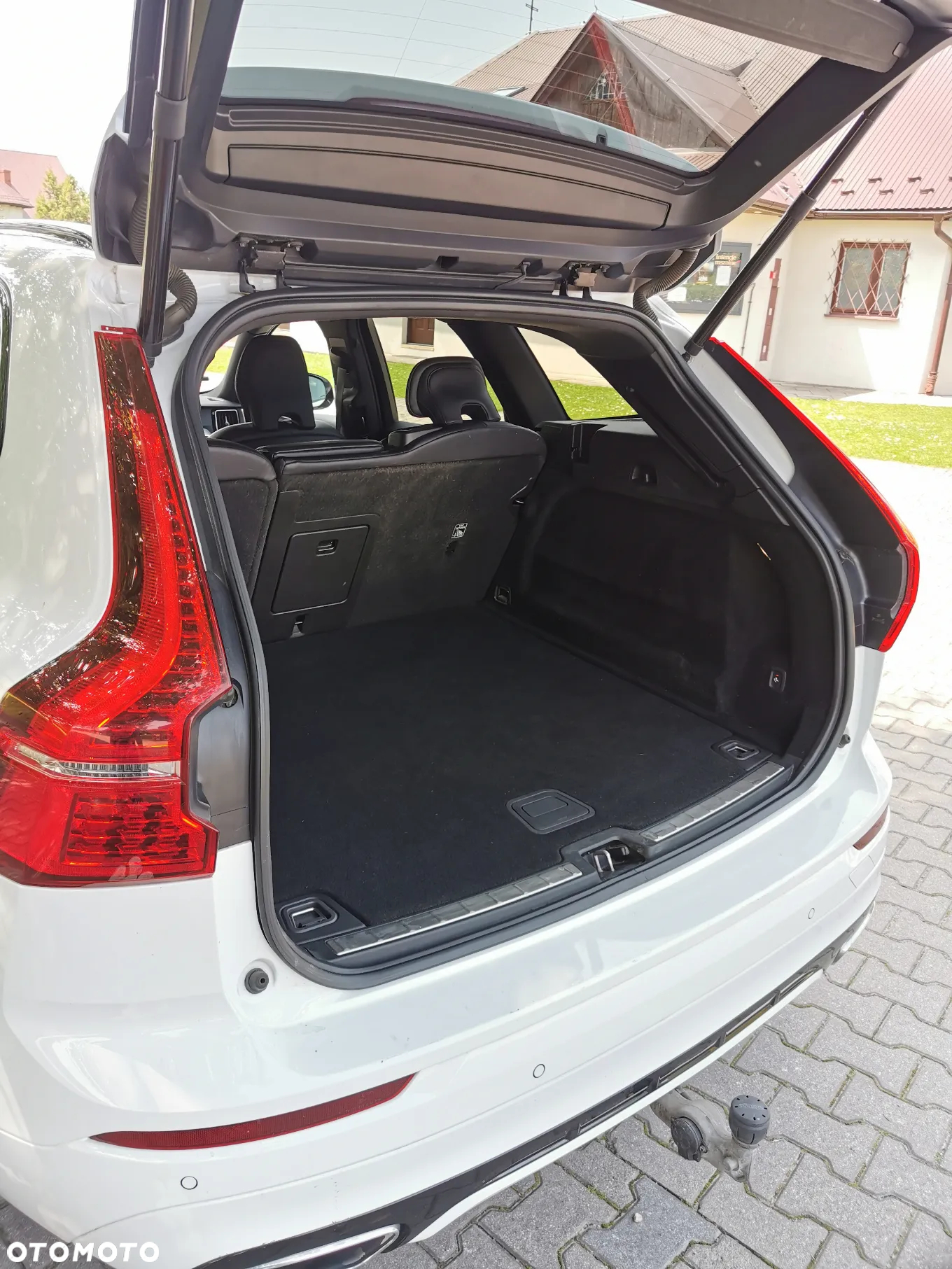 Volvo XC 60 D4 R-Design - 4