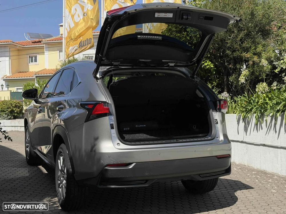 Lexus NX 300h Executive+ - 27