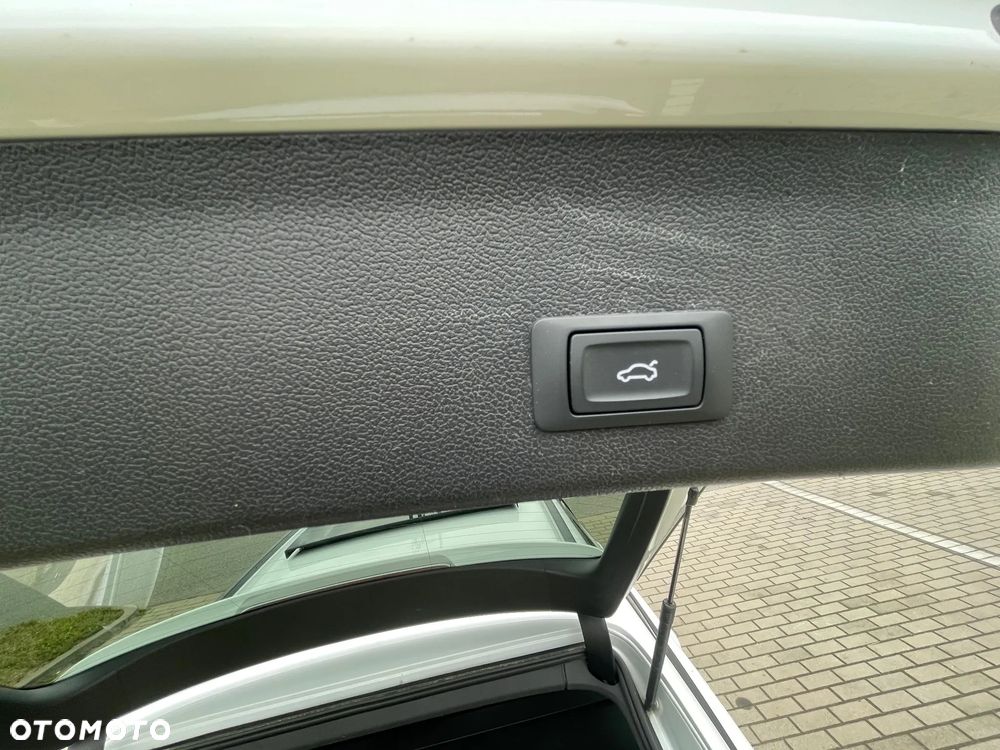 Audi A4 Avant 2.0 TDI DPF quattro S line Sportpaket - 17