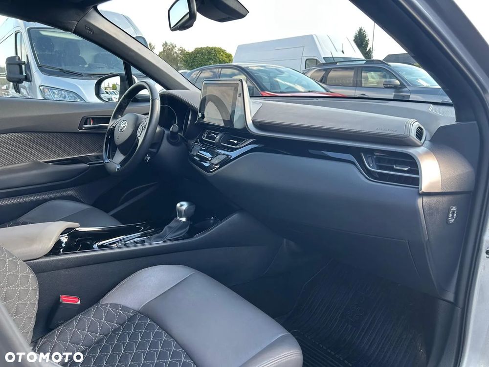 Toyota C-HR 2.0 Hybrid Executive - 18