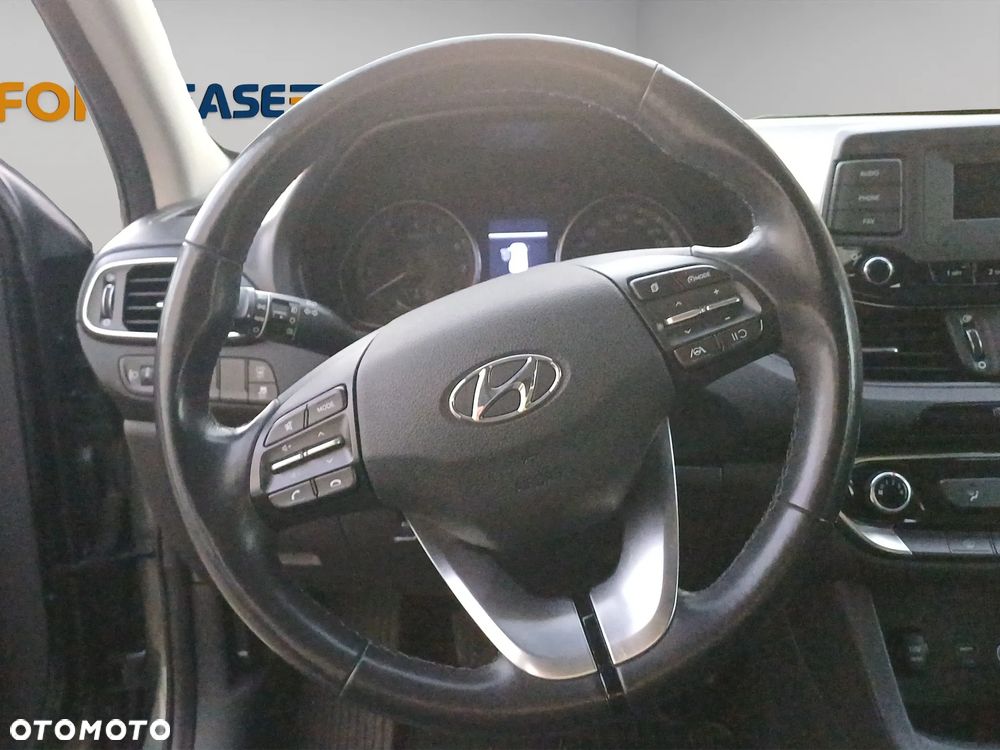 Hyundai i30 1.5 DPI Classic + - 15