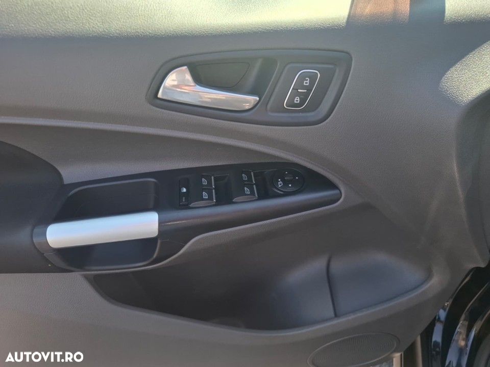 Ford Tourneo Connect - 32
