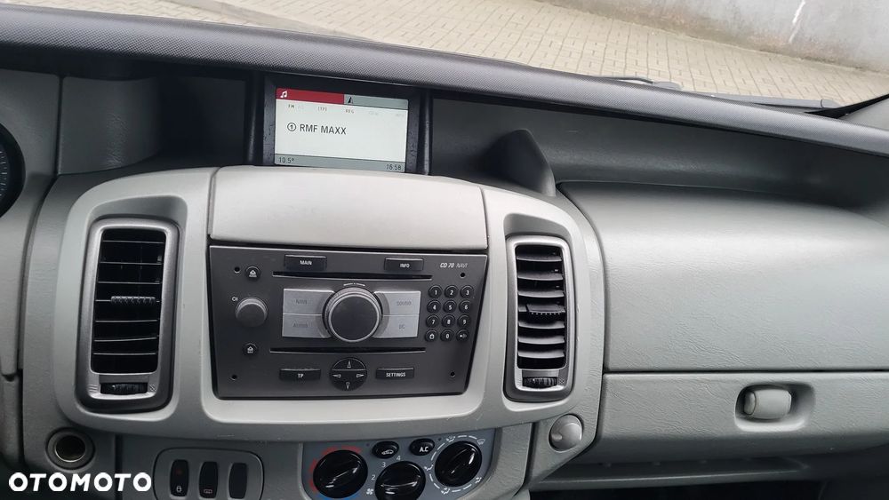 Opel Vivaro - 10