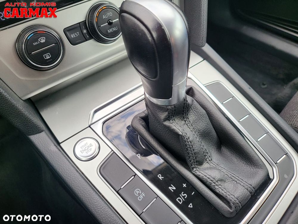 Volkswagen Passat - 25