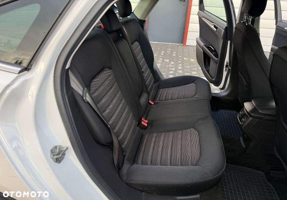 Ford Fusion - 16