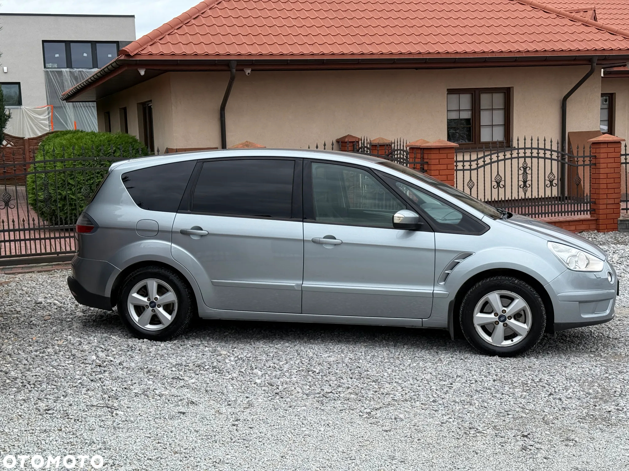 Ford S-Max - 12