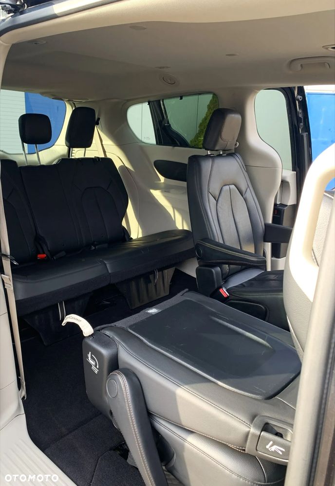 Chrysler Pacifica - 20