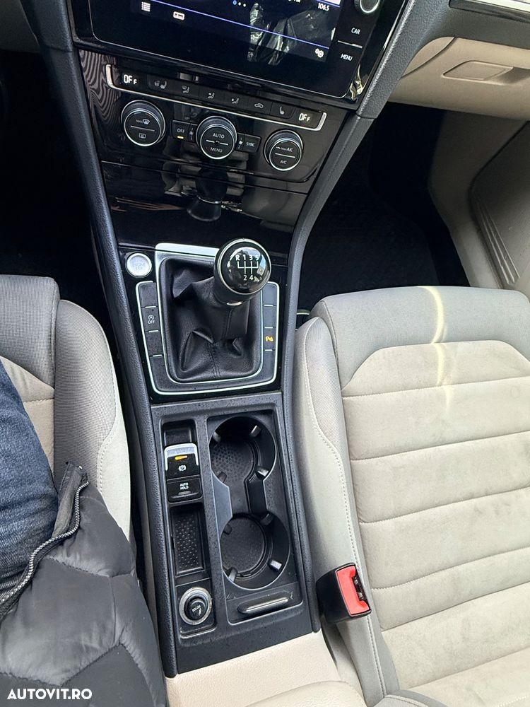 Volkswagen Golf 1.6 TDI Highline - 19