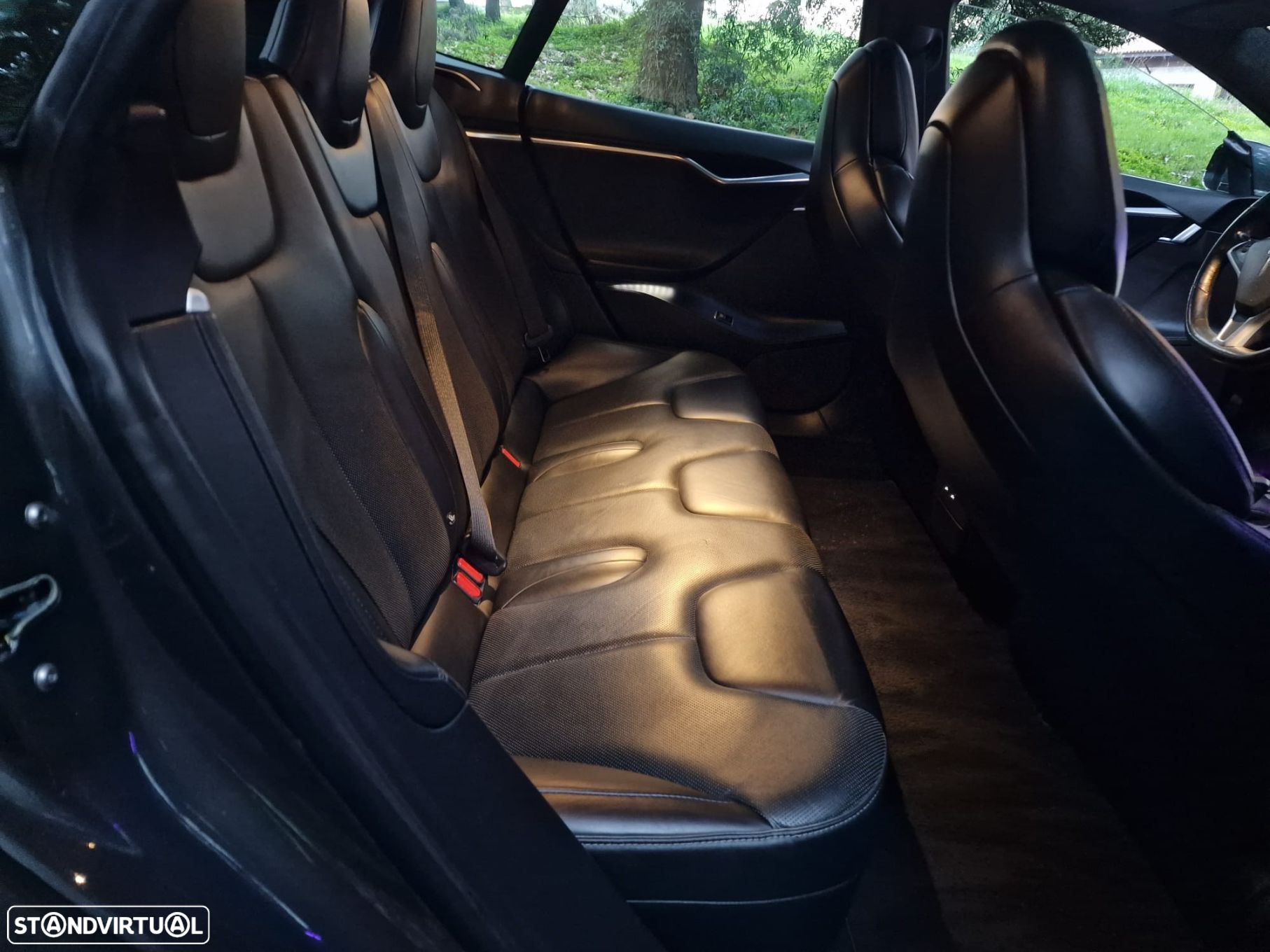 Tesla Model S 90D - 15