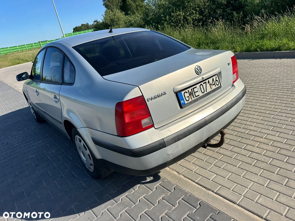 Volkswagen Passat 1.9 TDI Comfortline - 9