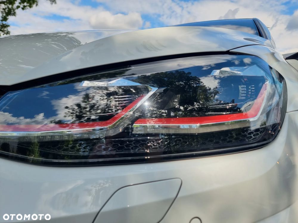 Volkswagen Golf - 10