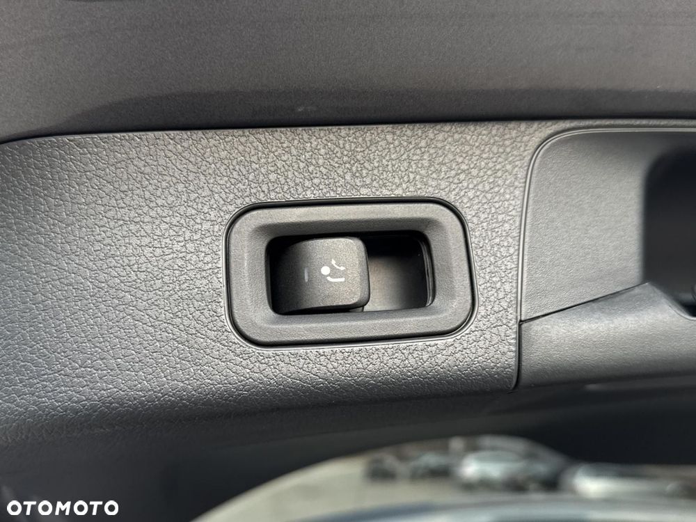 Mercedes-Benz GLB - 17