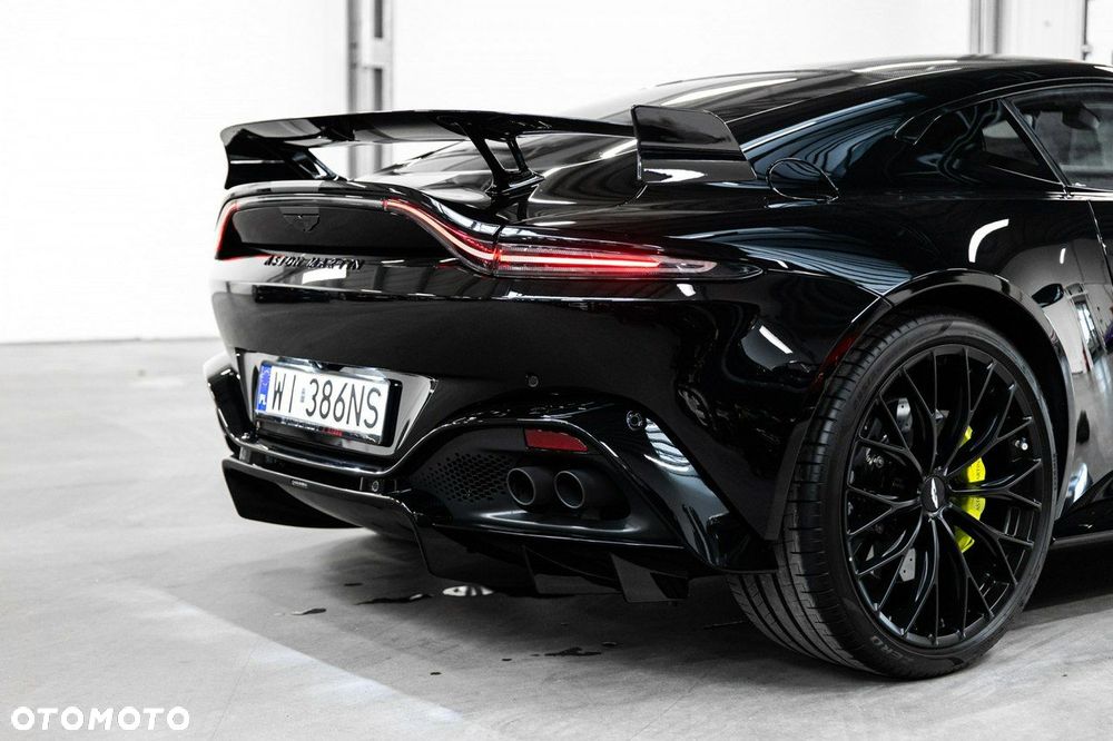 Aston Martin Vantage - 22