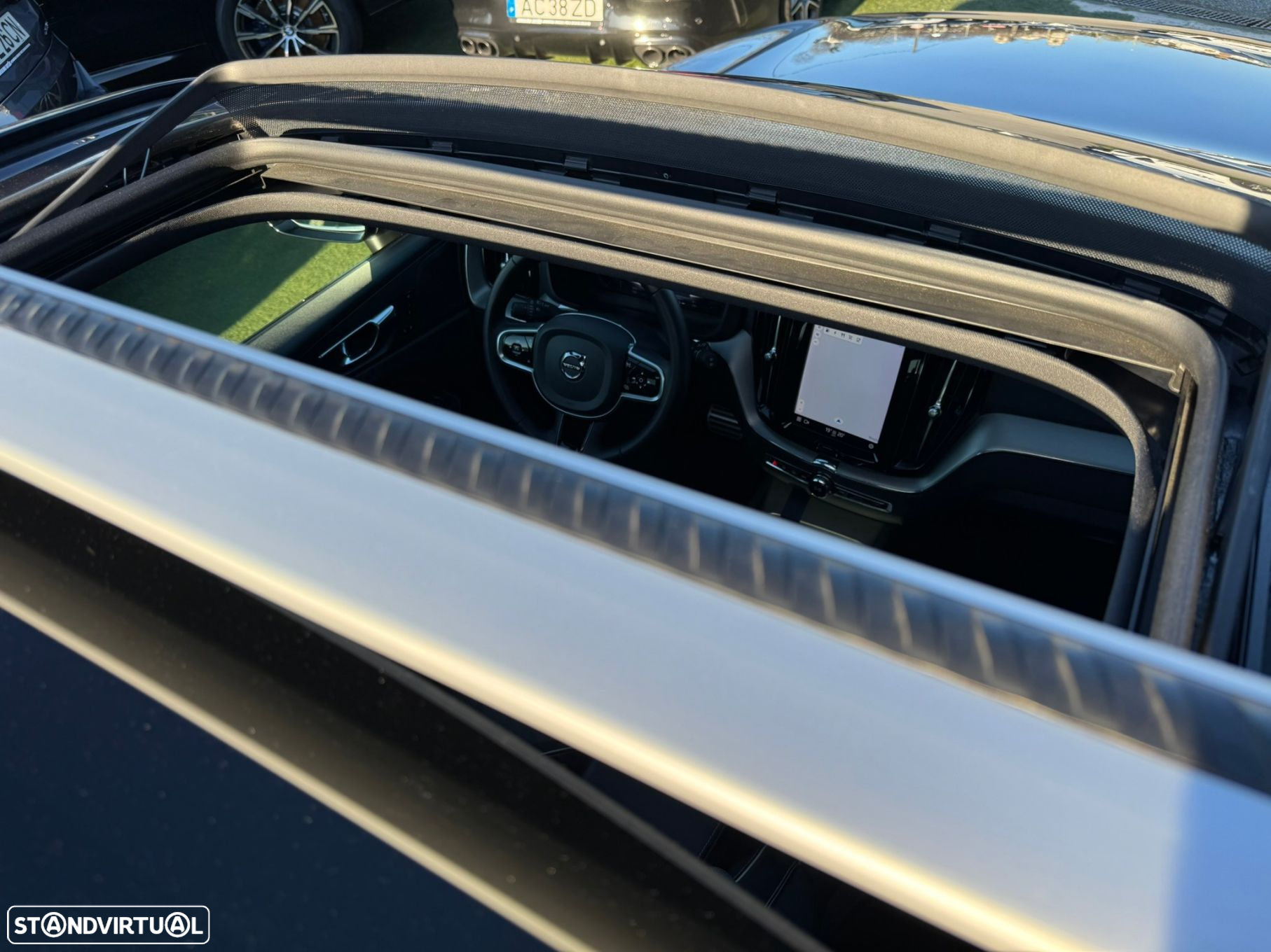 Volvo XC 60 2.0 T6 PHEV R-Design AWD - 12